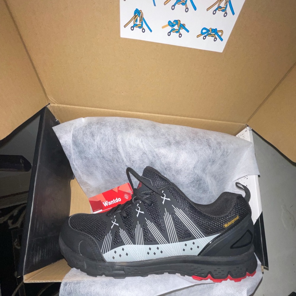 WANTDO MENS WATERPROOF HIKING SHOES NEW WITH TAGS AND ORIGINAL BOX